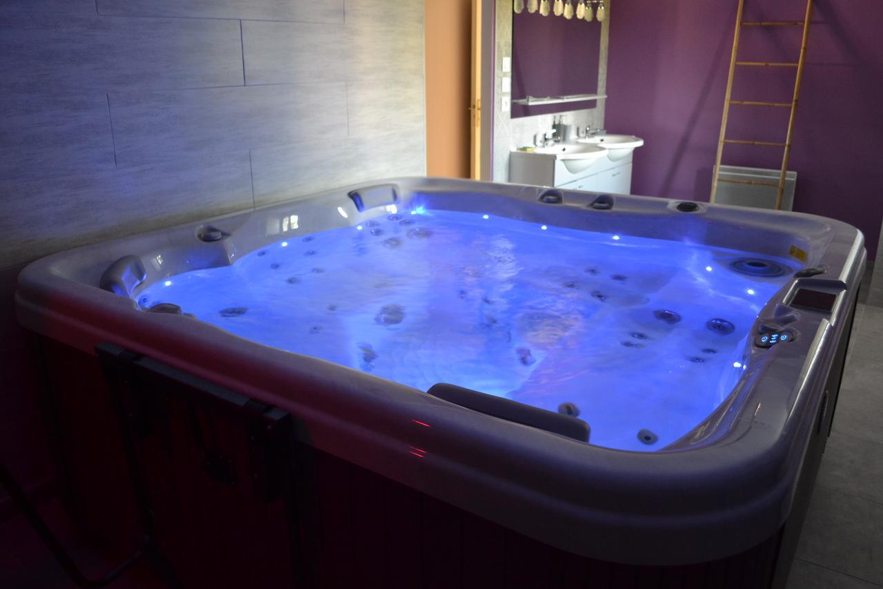 Au Coeur Du Bien-Etre, Chalet Avec Piscine Chauffee Et Couverte, Spa, Sauna, Massages Monteaux ภายนอก รูปภาพ